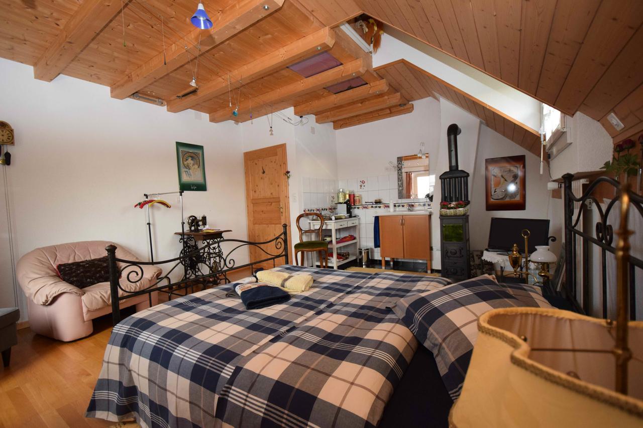 Bed & Breakfast Im Chellhof Benken  Buitenkant foto