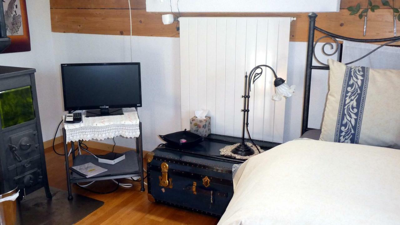 Bed & Breakfast Im Chellhof Benken  Buitenkant foto